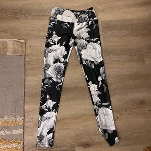 Black and white rose pattern leggings